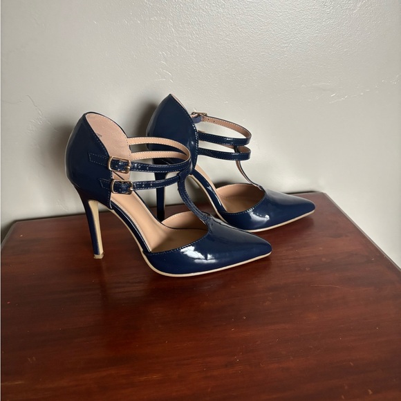 Navy blue Journey collection heels. - Picture 12 of 13